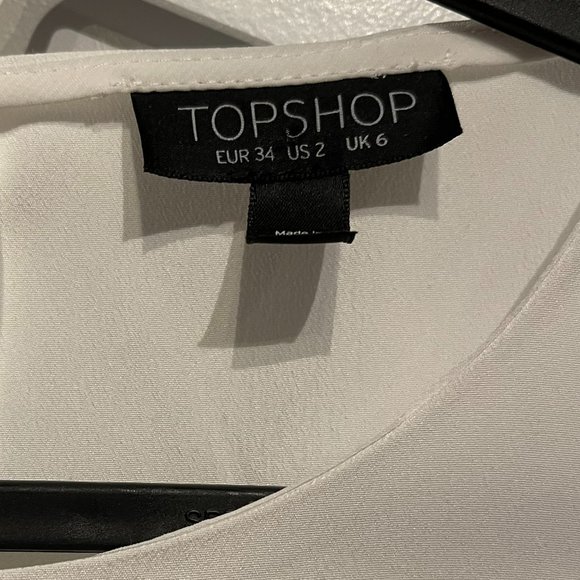 ⭐2 for C$22⭐ Topshop Cold Shoulder Keyhole Blouse, White, Size US 2 - Picture 6 of 7